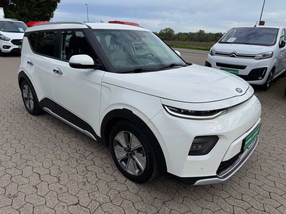 Kia e-Soul 64 Premium Luxury Van 5d