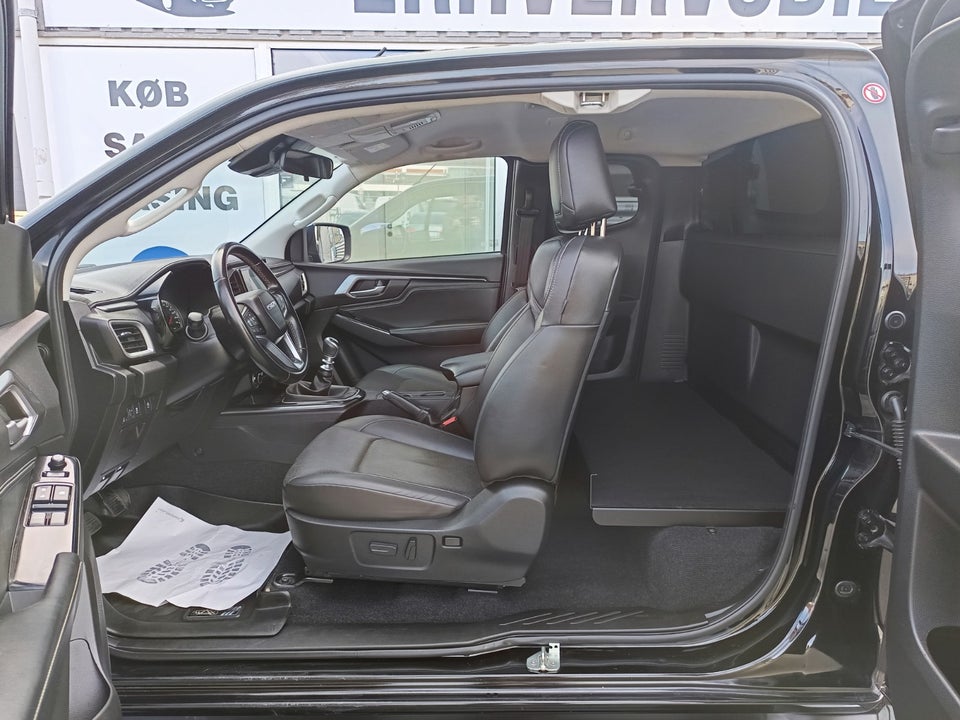 Isuzu D-Max 1,9 TD 163 Crew Cab Black Edition 4d