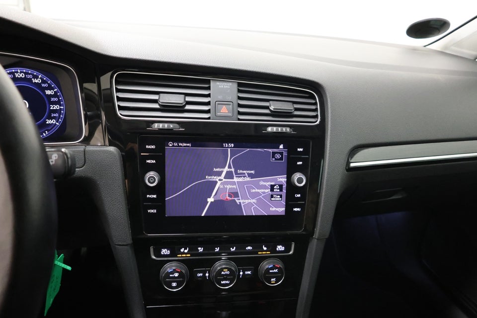 VW Golf VII 1,4 TSi 150 Highline Variant DSG 5d