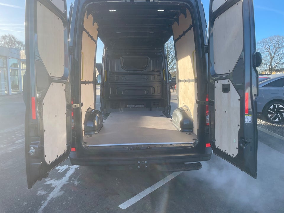VW Crafter 35 2,0 TDi 177 Kassevogn L3H3 aut.