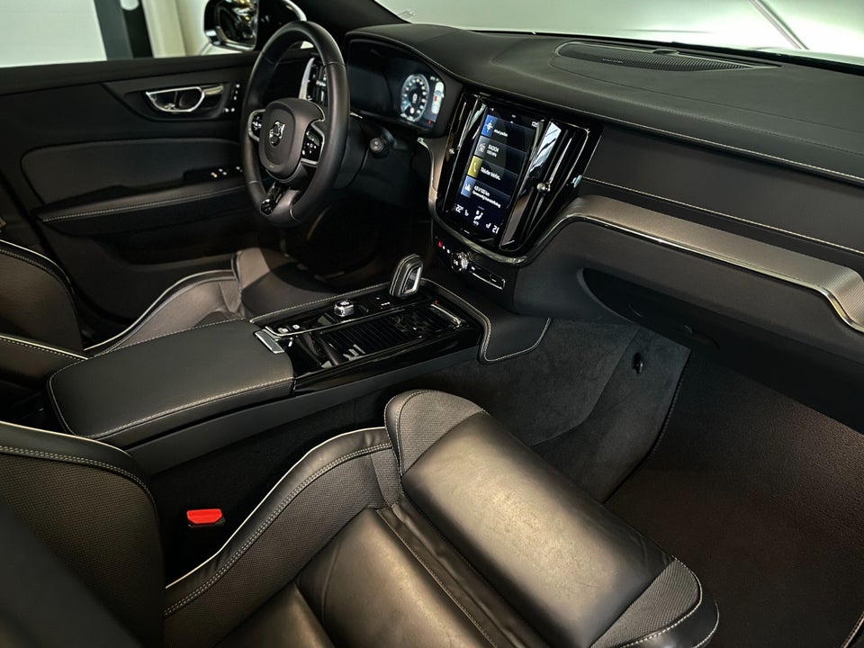Volvo V60 2,0 T6 ReCharge R-Design aut. AWD 5d