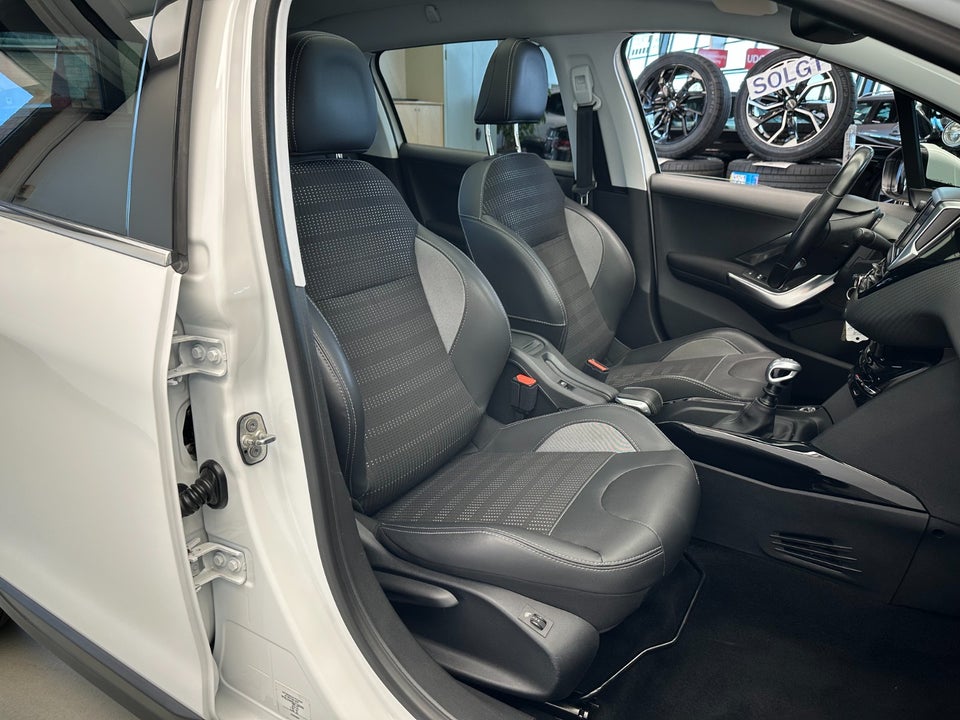 Peugeot 2008 1,2 PureTech 130 Allure+ 5d