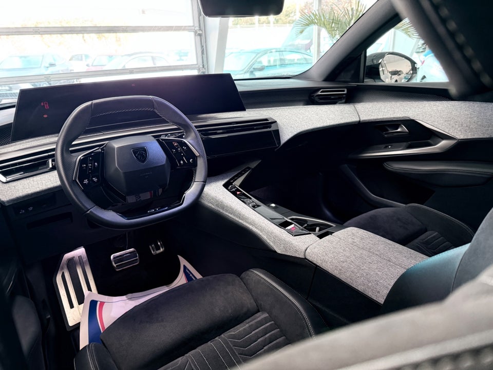 Peugeot e-3008 77 GT Pack 5d