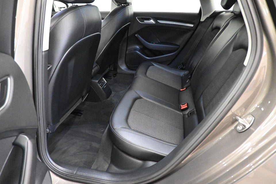 Audi A3 2,0 TDi 184 Ambiente Sportback quattro S-tr. 5d