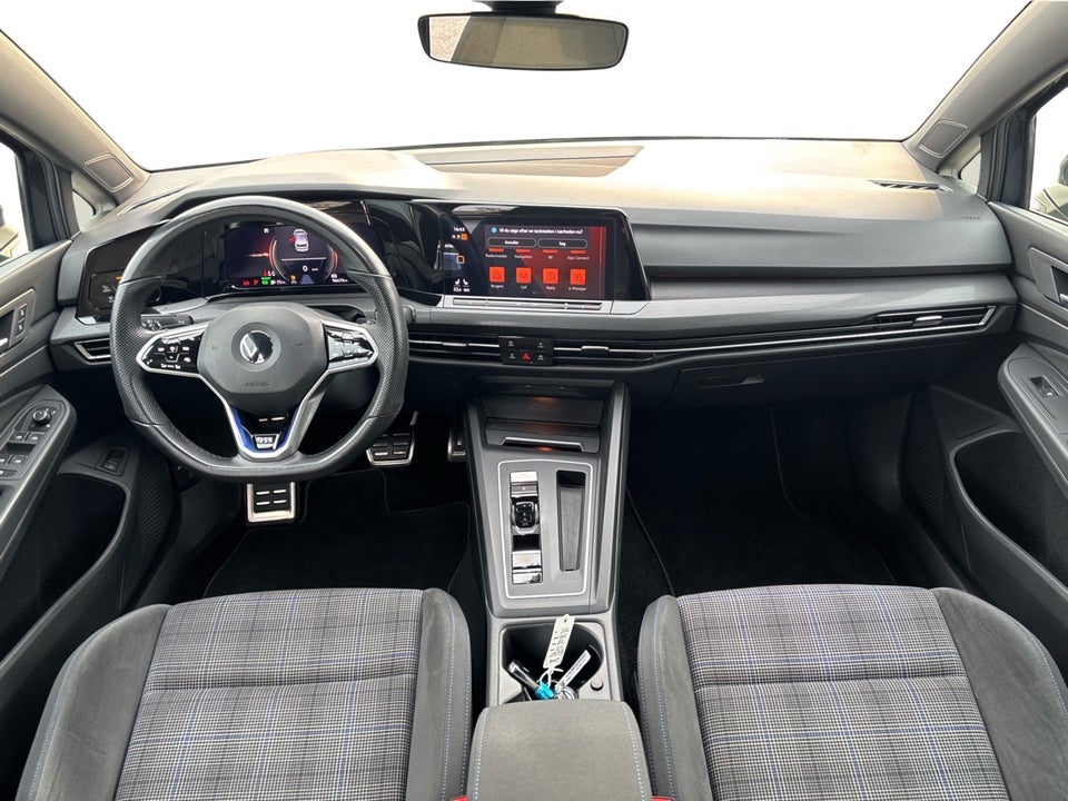 VW Golf VIII 1,4 GTE DSG 5d