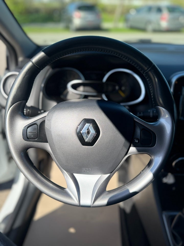 Renault Clio IV 0,9 TCe 90 Formula Edition Sport Tourer 5d