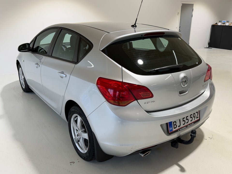 Opel Astra 1,4 T 140 Enjoy 5d