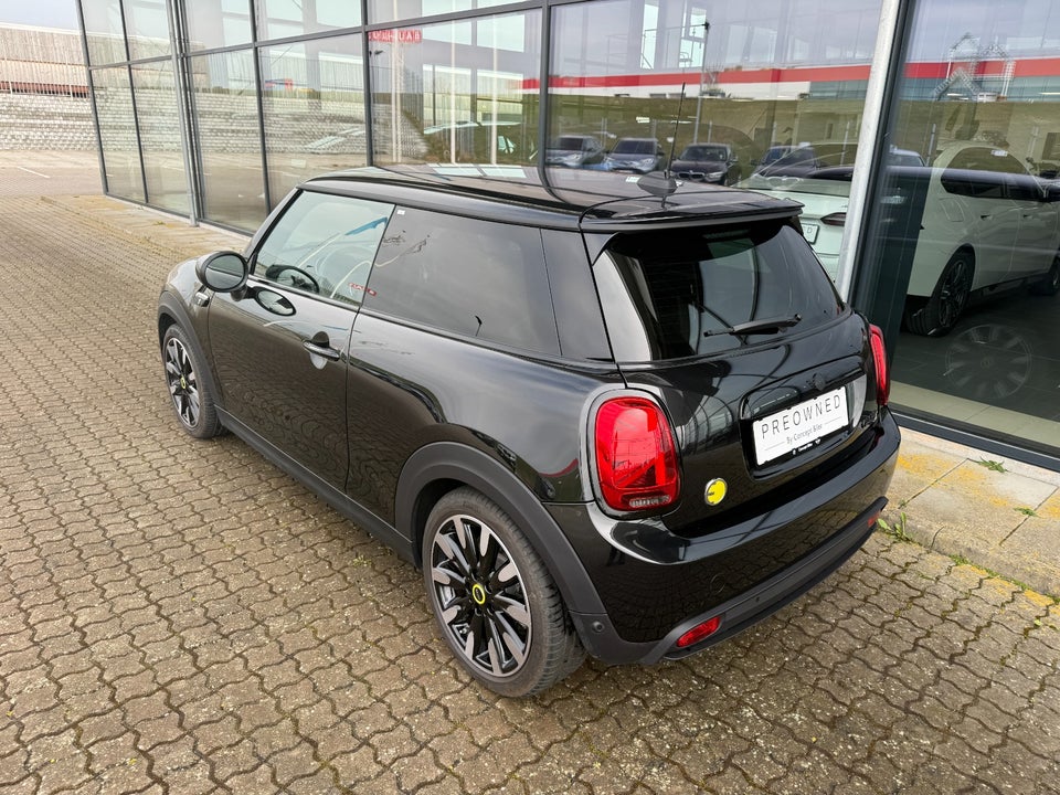 MINI Cooper SE Essential 3d