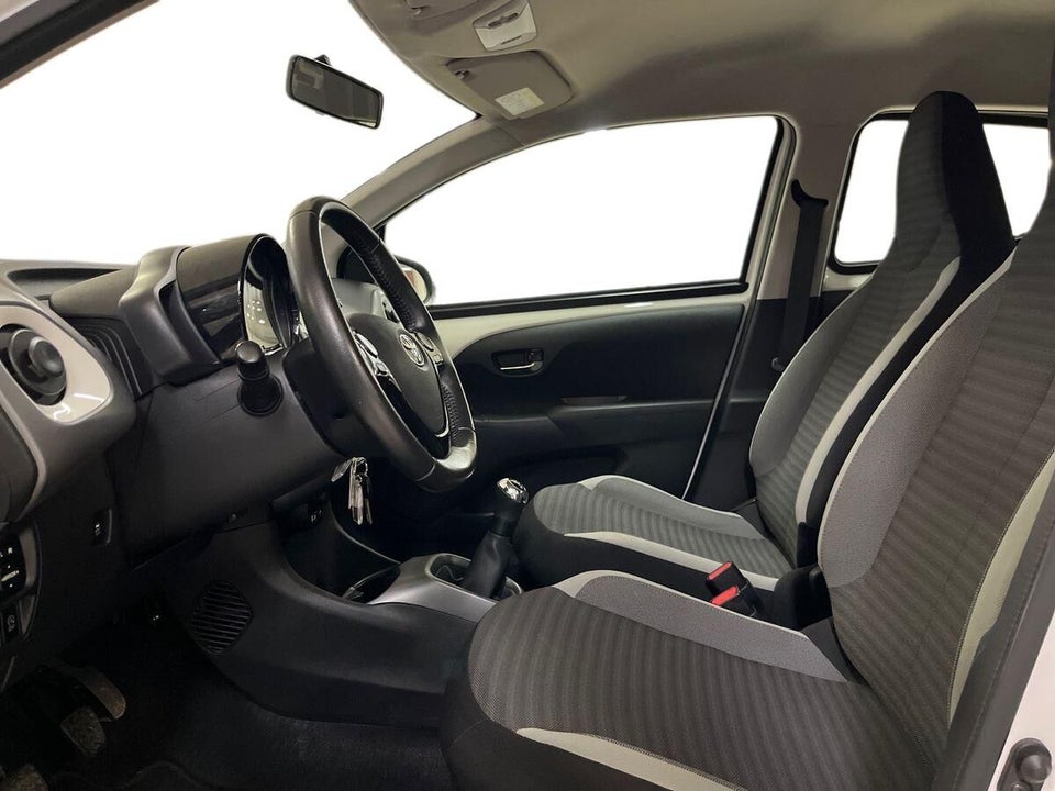 Toyota Aygo 1,0 VVT-i x-plore 5d