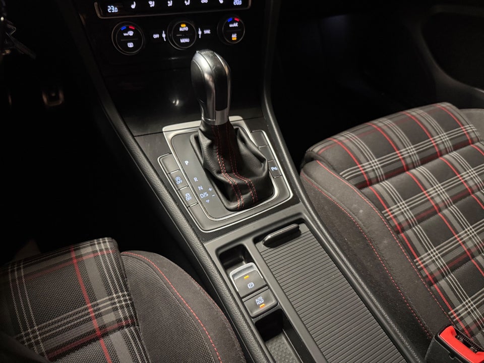 VW Golf VII 2,0 GTi Performance DSG BMT 5d