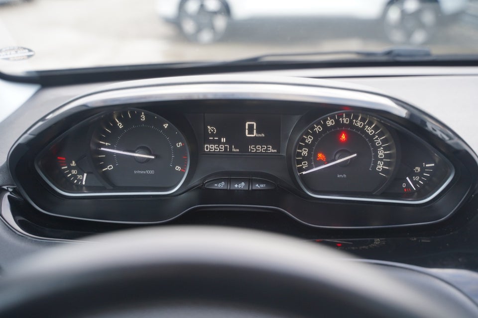 Peugeot 208 1,5 BlueHDi 100 Like Sky 5d