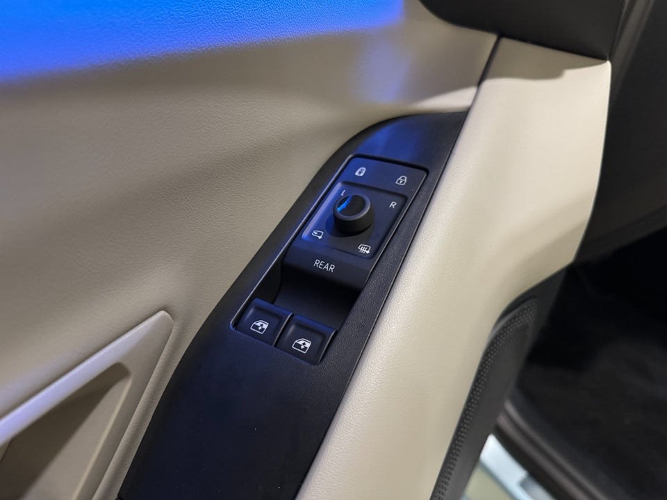 Ford Explorer 84 Premium Extended Range AWD 5d