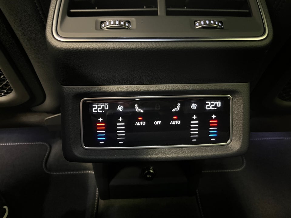 Audi Q8 e-tron 50 S-line quattro 5d