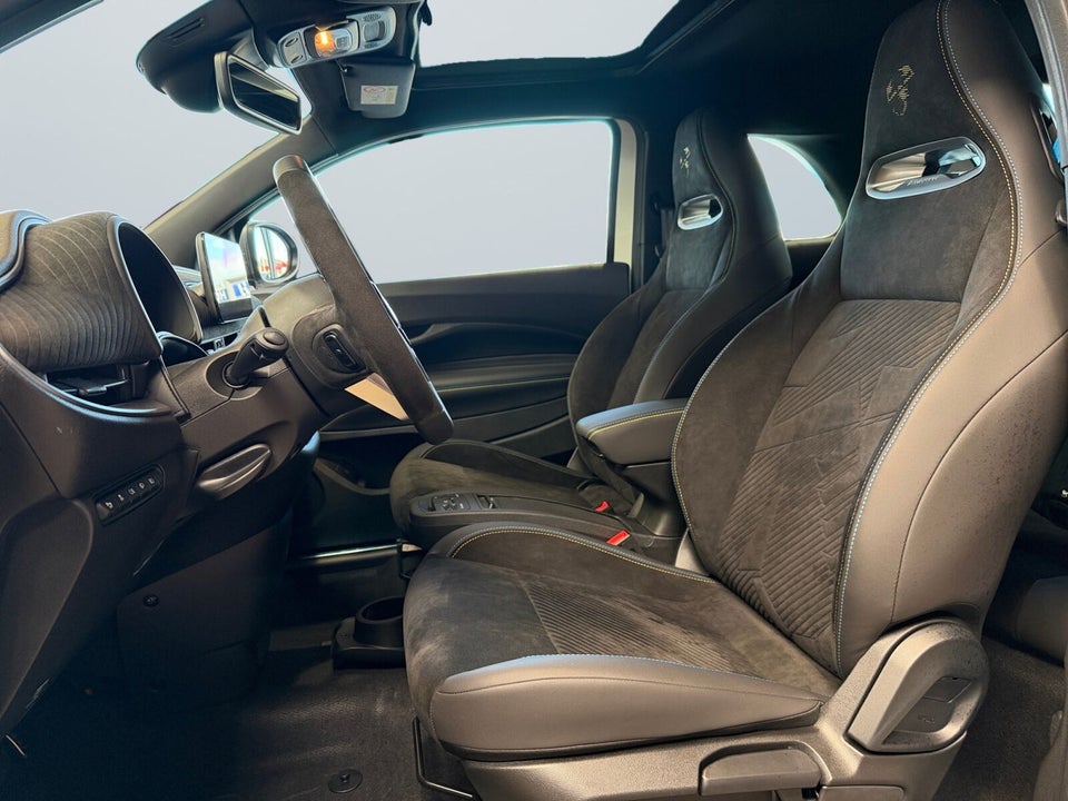 Abarth 500e Scorpionissima 3d