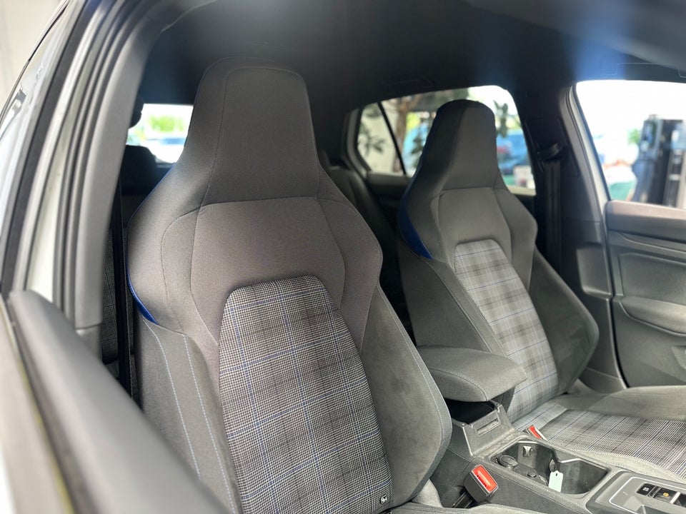 VW Golf VIII 1,4 GTE DSG 5d