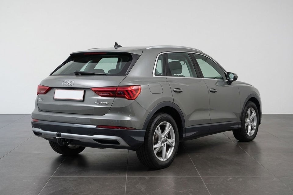 Audi Q3 45 TFSi e Attitude plus S-tr. 5d