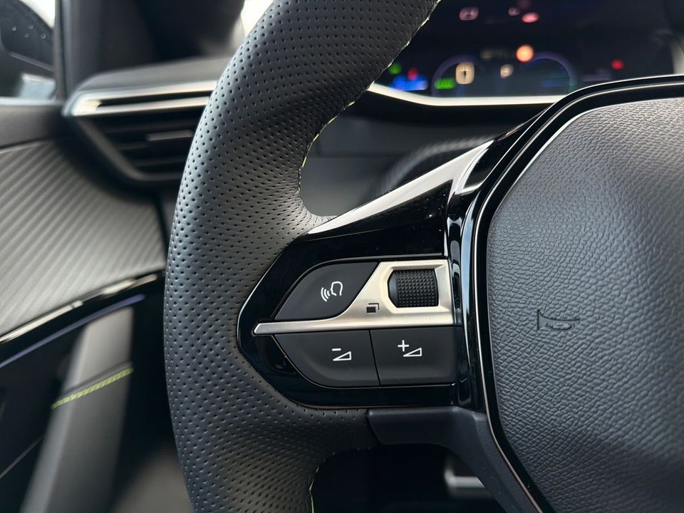 Peugeot e-208 54 GT Pack 5d