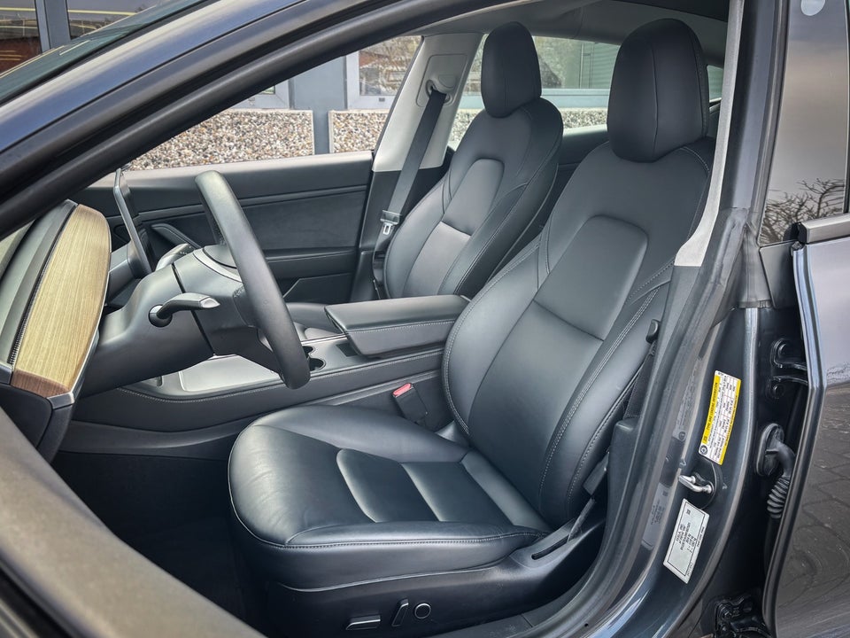 Tesla Model 3 Standard Range+ RWD 4d