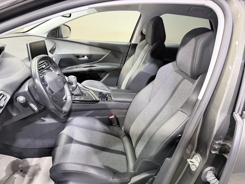 Peugeot 3008 1,5 BlueHDi 130 Allure Limited 5d