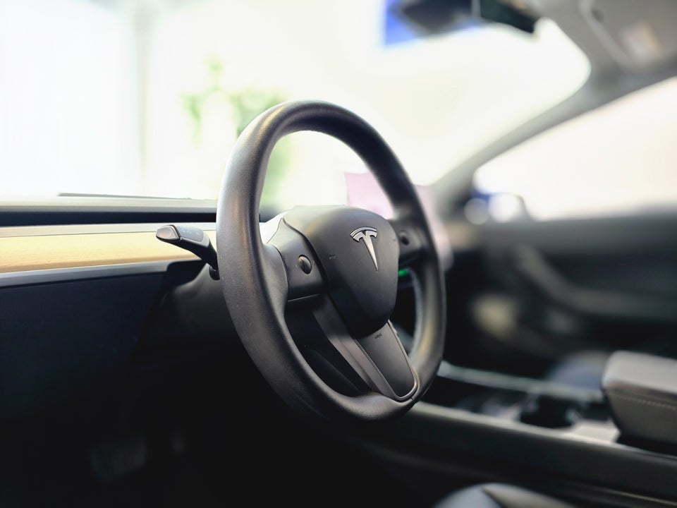 Tesla Model 3 Standard Range+ RWD 4d