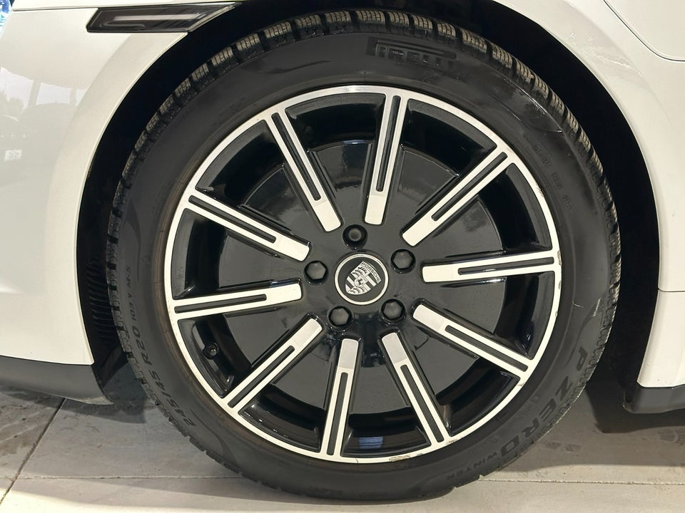 Porsche Taycan Performance+ 4d