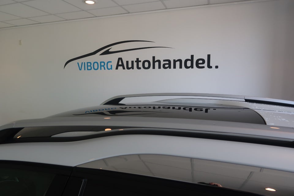 Peugeot 2008 1,6 BlueHDi 100 Selection Sky 5d