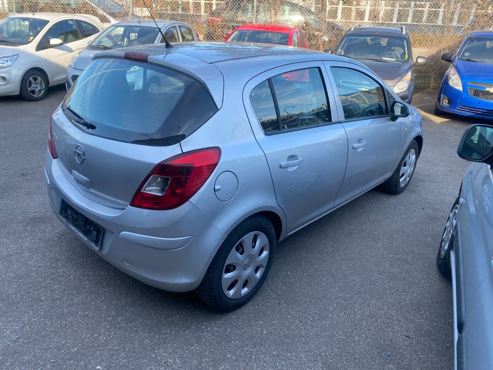Opel Corsa 1,4 16V Cosmo 5d