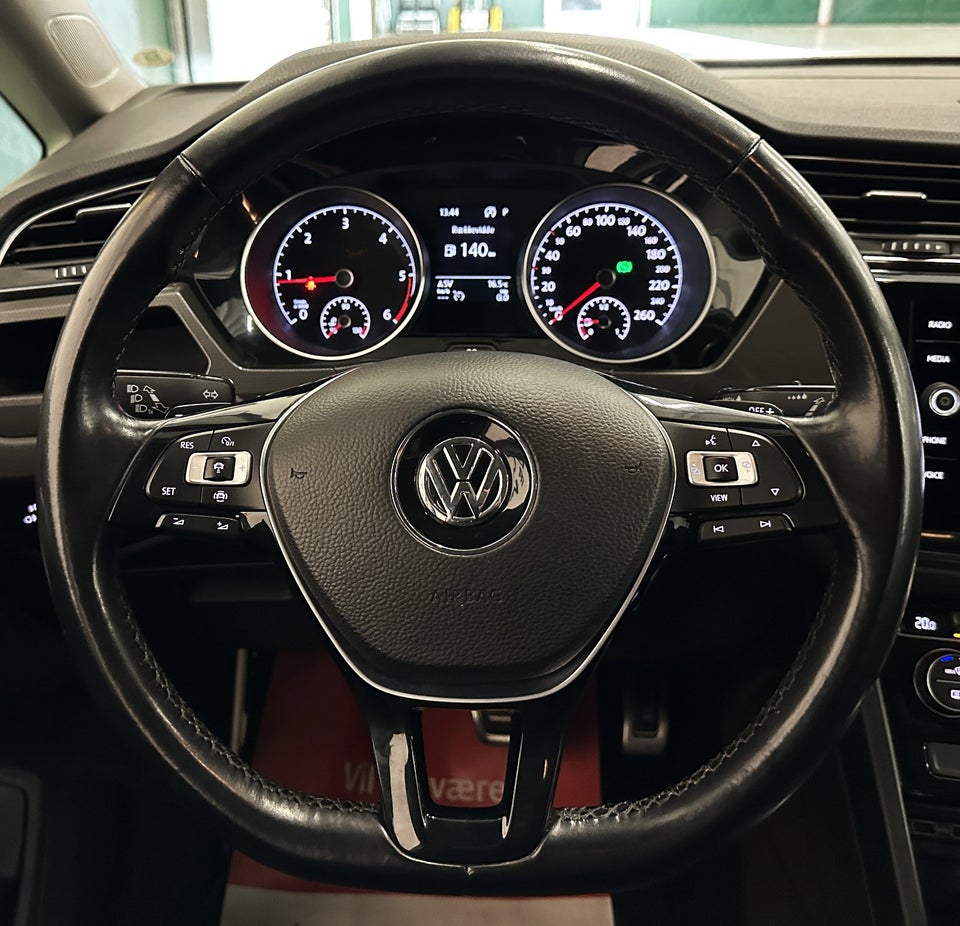 VW Touran 1,6 TDi 115 IQ.Drive DSG 7prs 5d