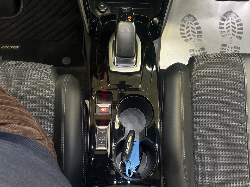 Peugeot e-208 50 GT 5d
