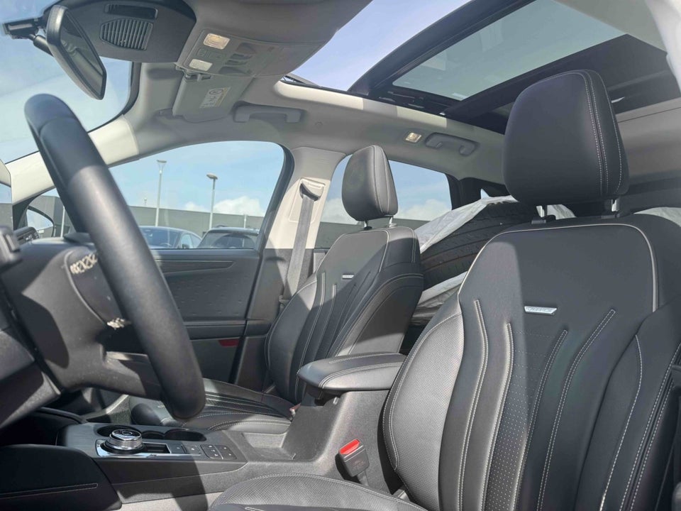 Ford Kuga 2,5 PHEV Vignale CVT 5d