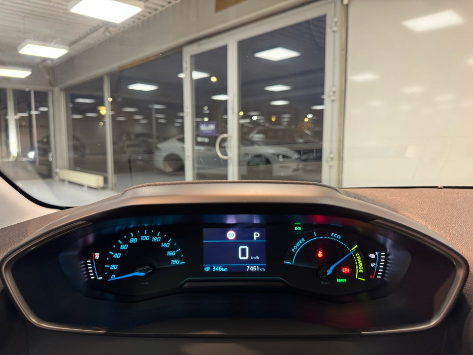 Peugeot e-208 50 Style 5d
