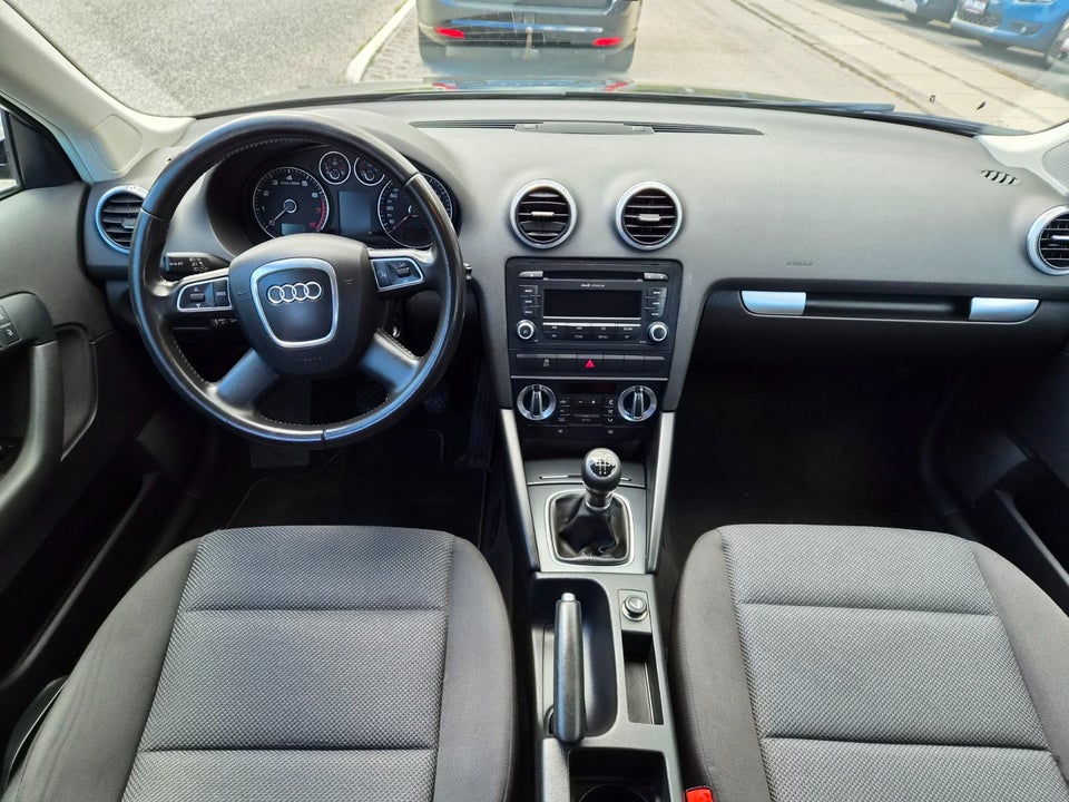 Audi A3 1,6 Ambiente Sportback 5d