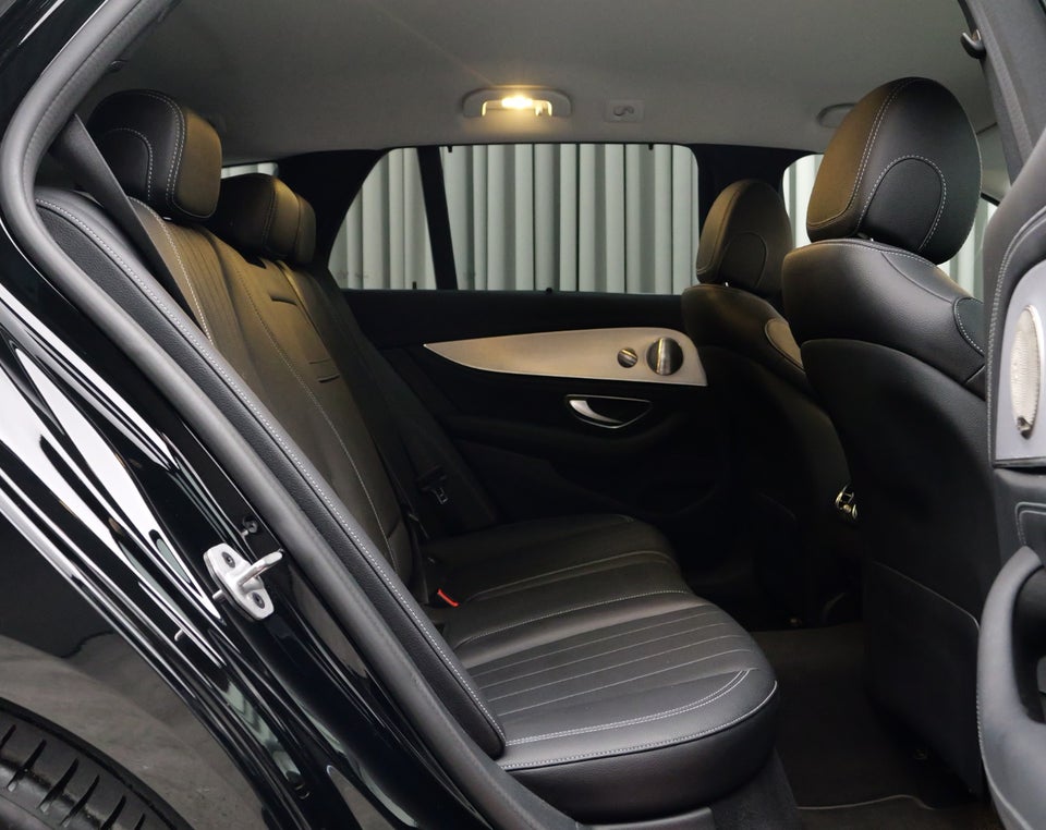 Mercedes E300 de 2,0 AMG Line stc. aut. 5d