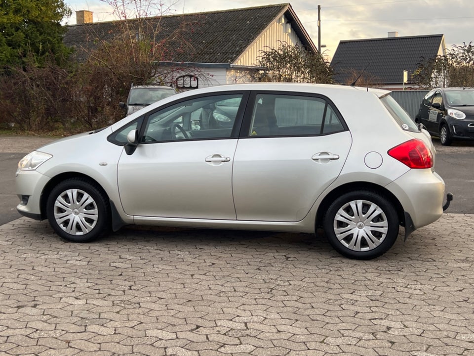 Toyota Auris 1,6 Luna 5d