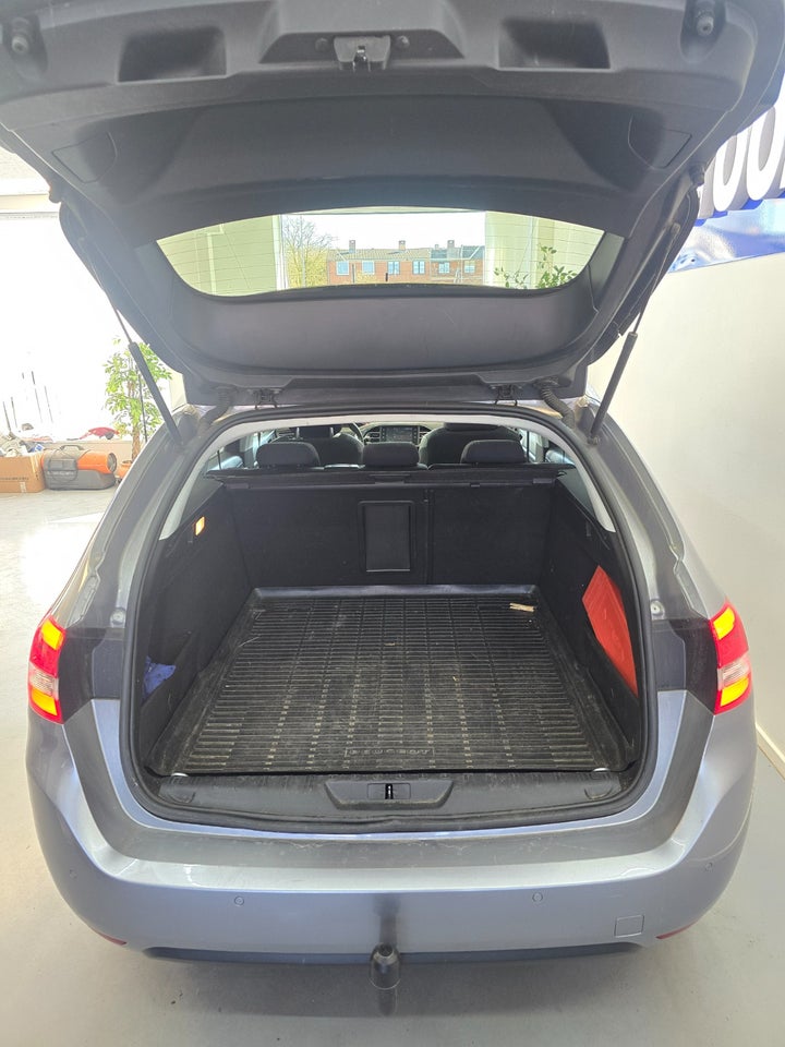 Peugeot 308 1,5 BlueHDi 130 Prestige SW 5d