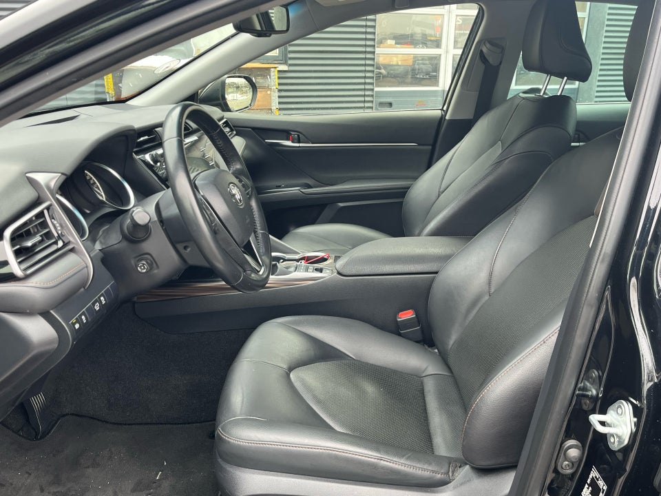 Toyota Camry 2,5 Hybrid H3 Executive CVT 4d