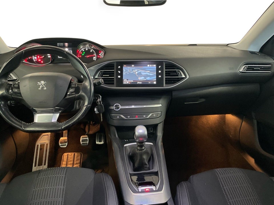 Peugeot 308 1,6 BlueHDi 120 Selection Sky SW 5d