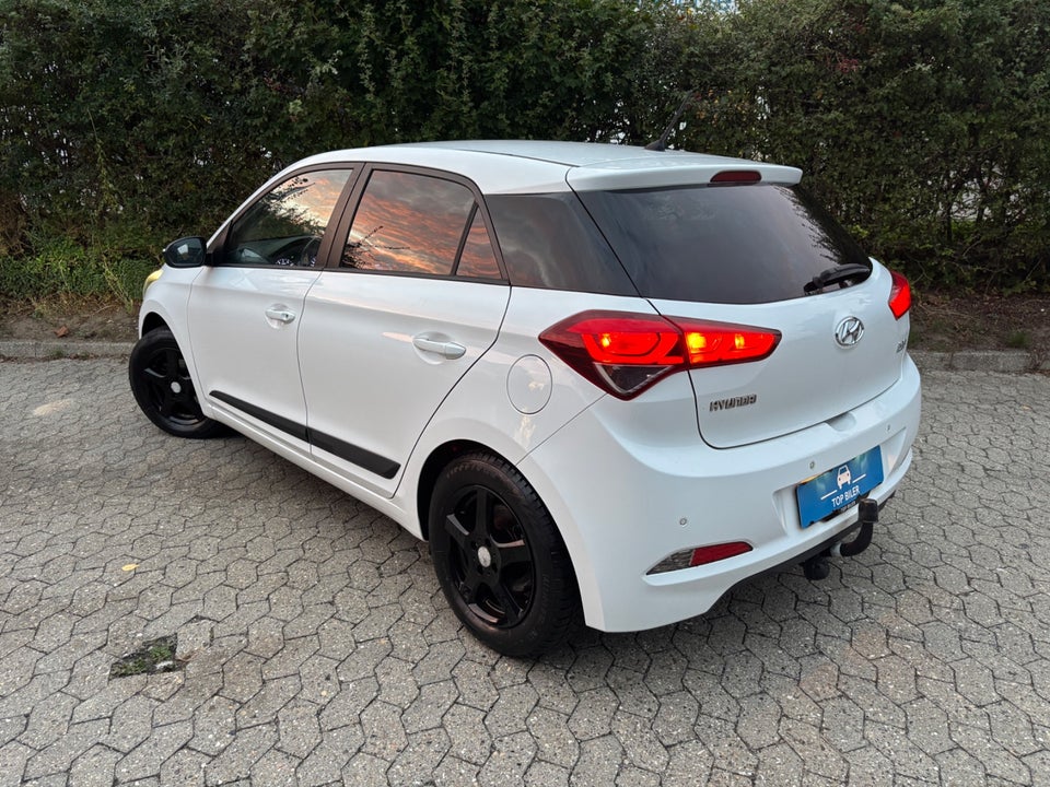 Hyundai i20 1,25 Premium 5d