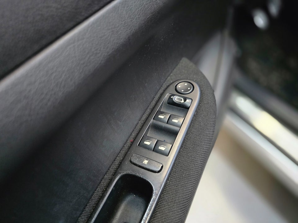 Peugeot 307 2,0 16V CC 2d