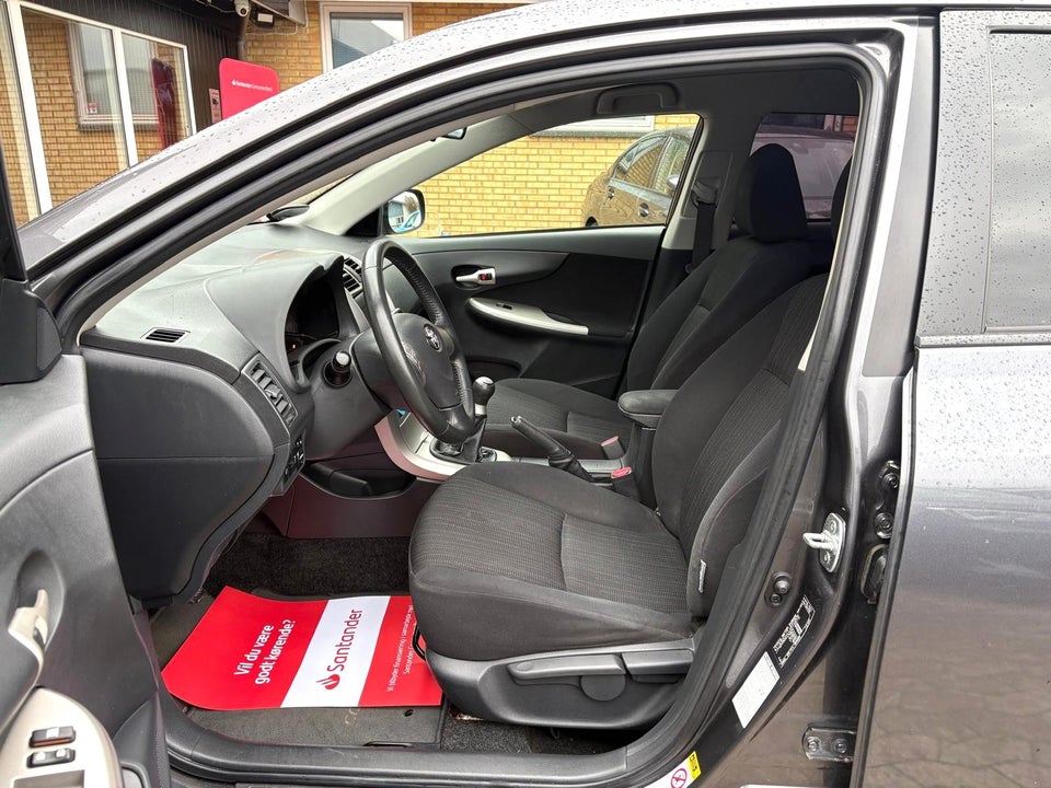 Toyota Corolla 1,6 Luna 4d