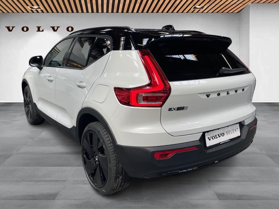 Volvo EX40 Extended Range Black Edition 5d