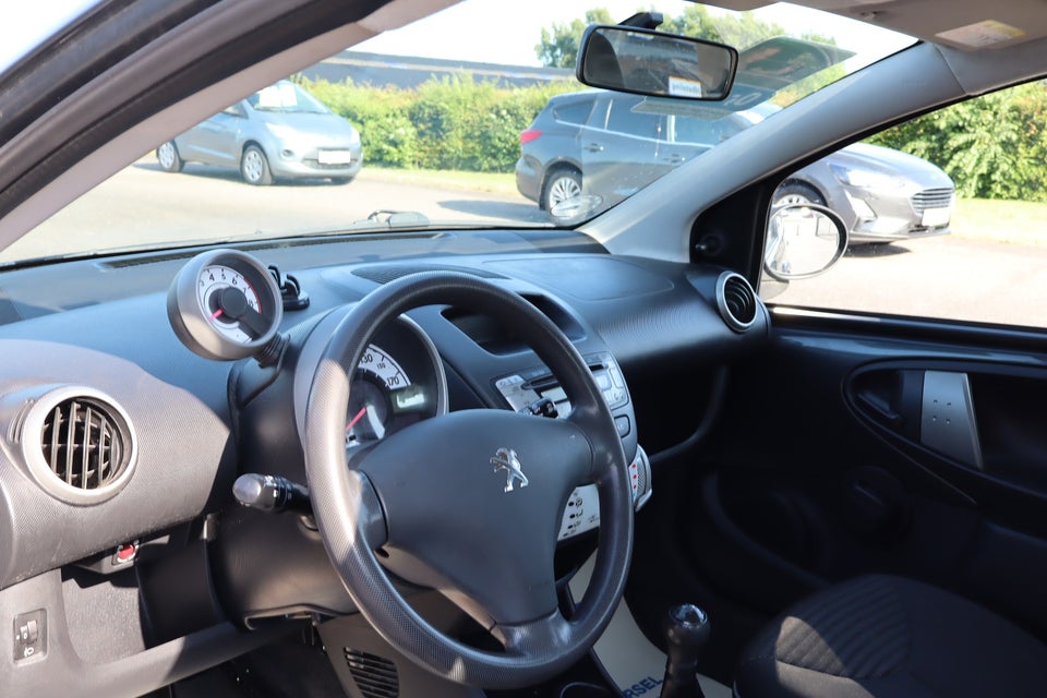Peugeot 107 1,0 Champion Connect 5d