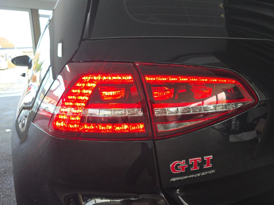 VW Golf VII 2,0 GTi Performance DSG BMT 3d