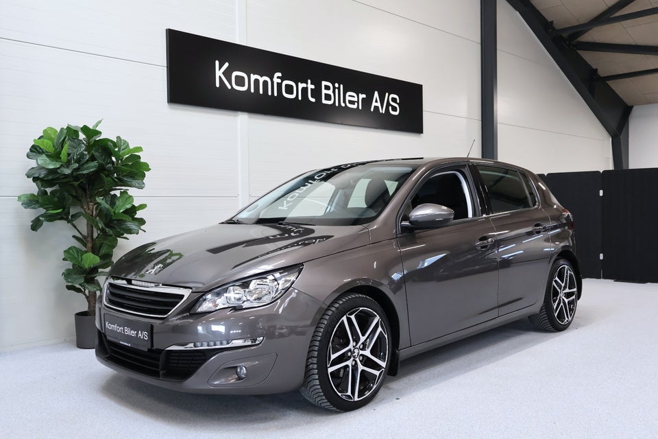 Peugeot 308 1,6 BlueHDi 120 Selection Sky 5d