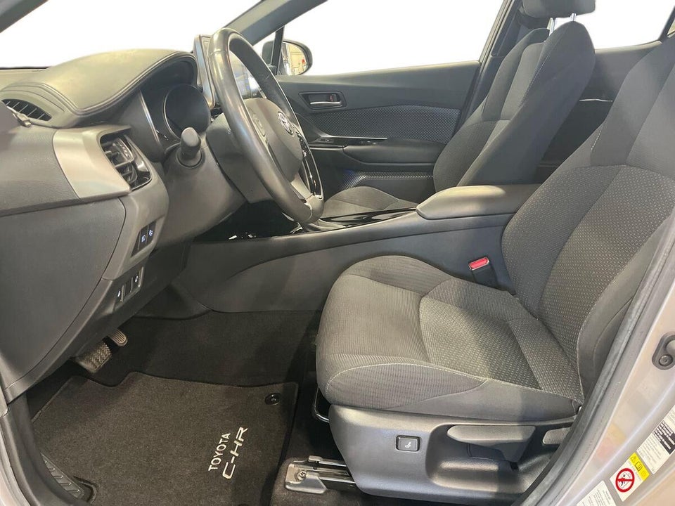 Toyota C-HR 1,8 Hybrid Premium Selected CVT 5d