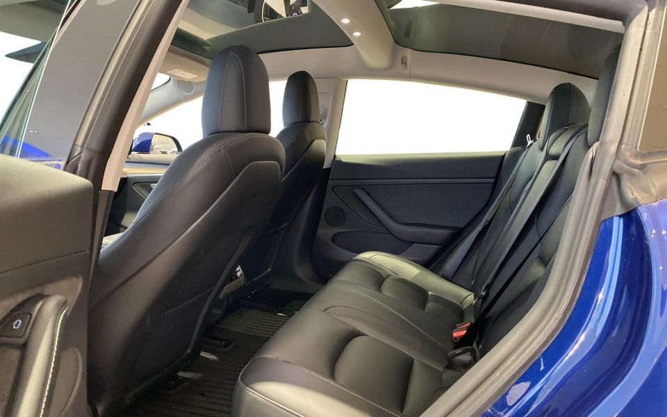 Tesla Model 3 RWD 4d