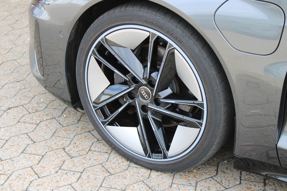 Audi e-tron GT quattro 4d