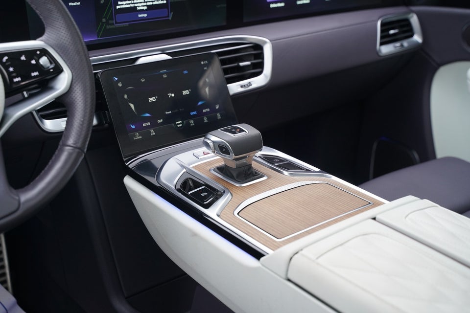 Hongqi E-HS9 99 Exclusive 5d