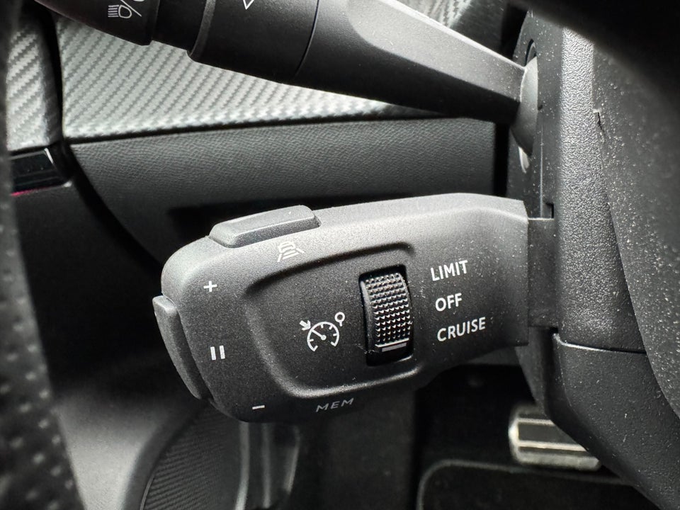 Peugeot e-2008 50 GT 5d