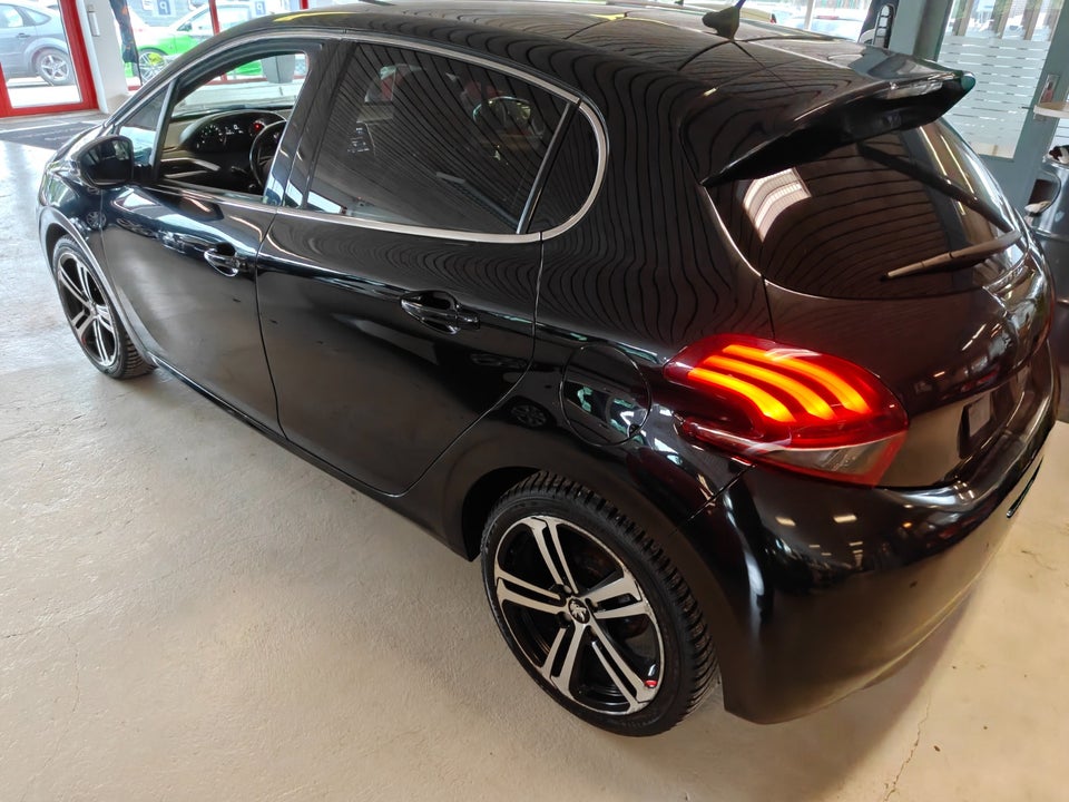 Peugeot 208 1,2 PureTech 82 Allure Sky 5d